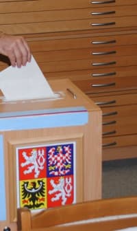 Hejtman podporuje zvýšení odměny členů okrskových volebních komisí